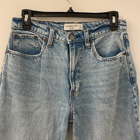 Abercrombie The Loose High Rise Jean - Picture 3 of 11